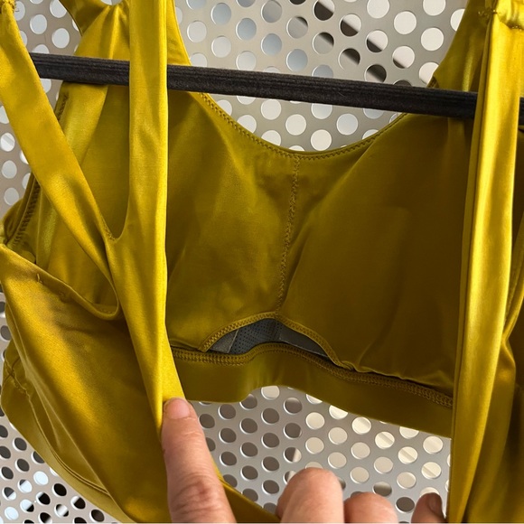 Nike Women’s Indy Shine Metallic Sports Bra Size Small in Golden Yellow - Picture 6 of 6